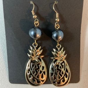 Pineapple/Hamilton Gold with Shell Pearl Earrings
